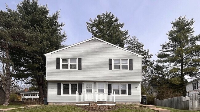Primary Photo - Remodeled Townhome Blocks from Penn State!