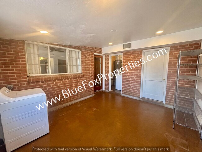 Building Photo - 3137 E Linden St