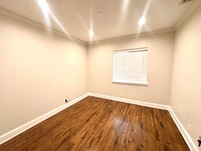 Building Photo - Large Evergreen Home with Solar & Community Pool