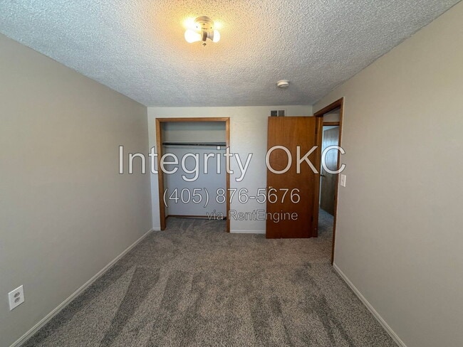 Building Photo - 2616 Elwood Dr
