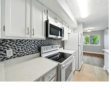 Building Photo - 2312 Balsam Dr