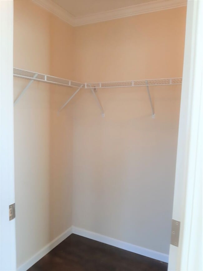 Building Photo - SUBLEASE through May 2026 3 Bedroom 2 Bath-Beautiful Views