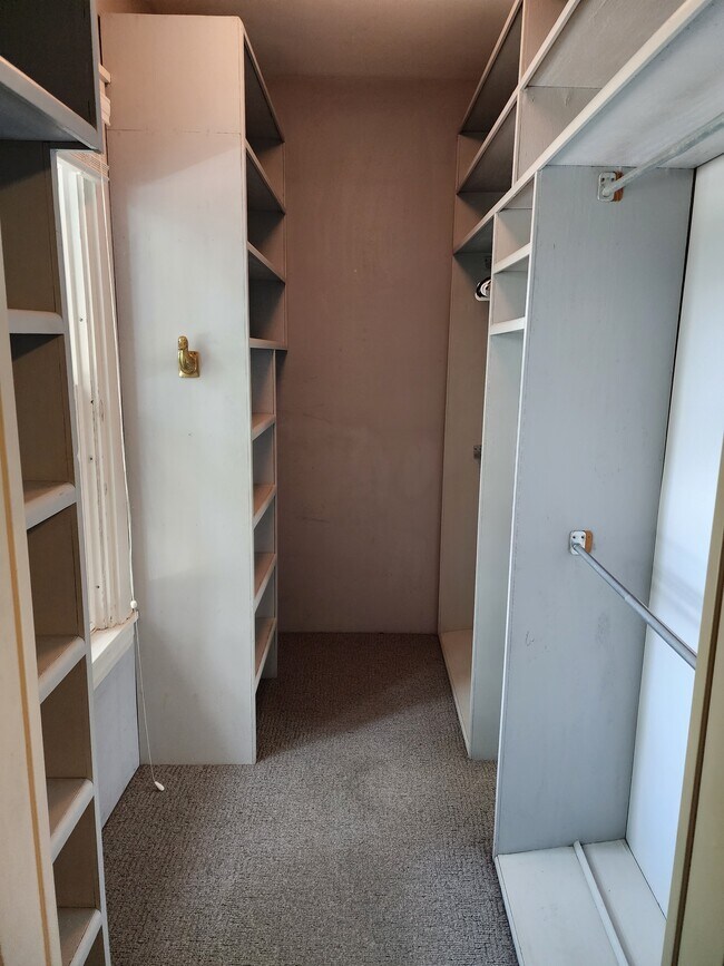 Main bedroom walk-in closet - 328 4th St