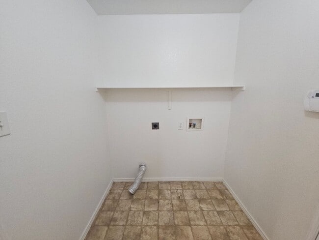 Building Photo - Beautiful 2 Story in Bedford Off Forest Ridge