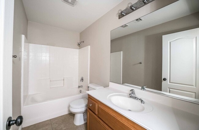 Building Photo - Charming 5-Bedroom Home in the Heart of Las Vegas