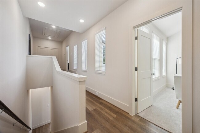 Building Photo - 5907 Urban Pnes St