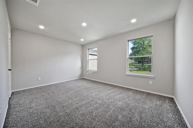 Building Photo - 507 Navajo Dr
