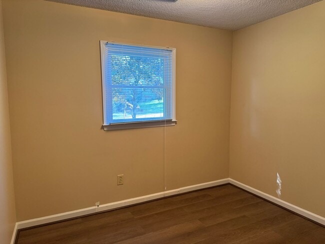 Building Photo - 5672 Claridge Dr