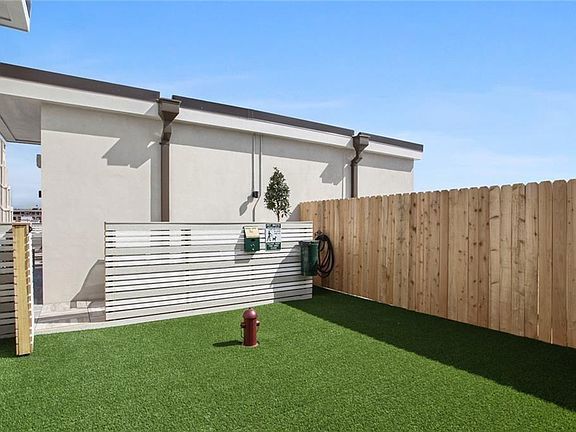 Building Photo - 731 St Charles Ave