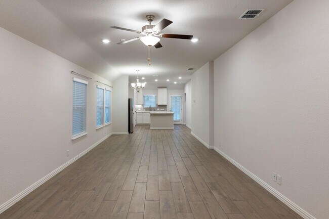 Building Photo - 2089 Egret Ave