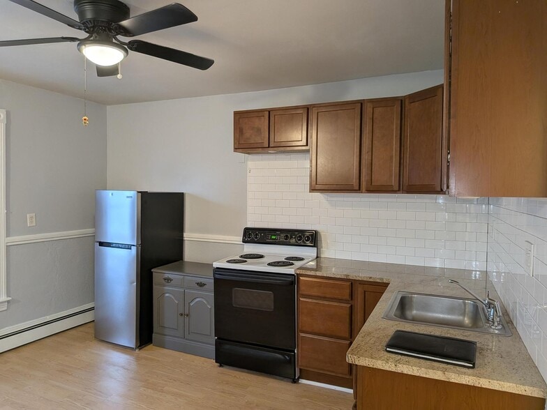 Building Photo - 607 Hevey St