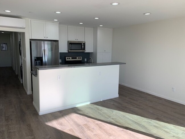 Building Photo - North Pacific Beach, 2 bedroom 2 bath with...