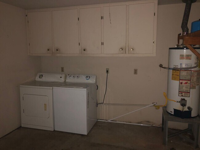 Building Photo - Bryan - 3 Bedroom - 2 Bath -1 vehicle garage - Fenced in back yard - House.