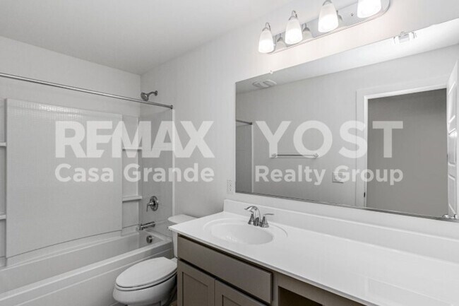 Building Photo - Big Space, Big Backyard, Big Move in special!