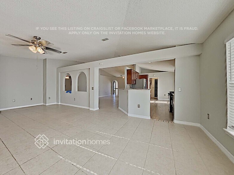 Building Photo - 1622 Hudderfield Cir W