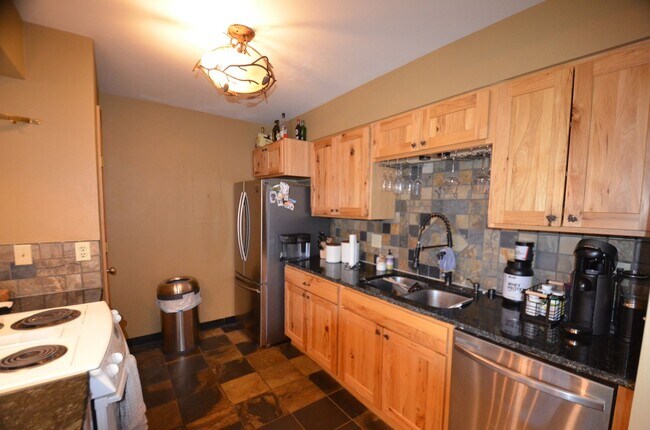 Building Photo - Dogs negotiable! Gondola and Main Street steps from your front door! Steam Shower!