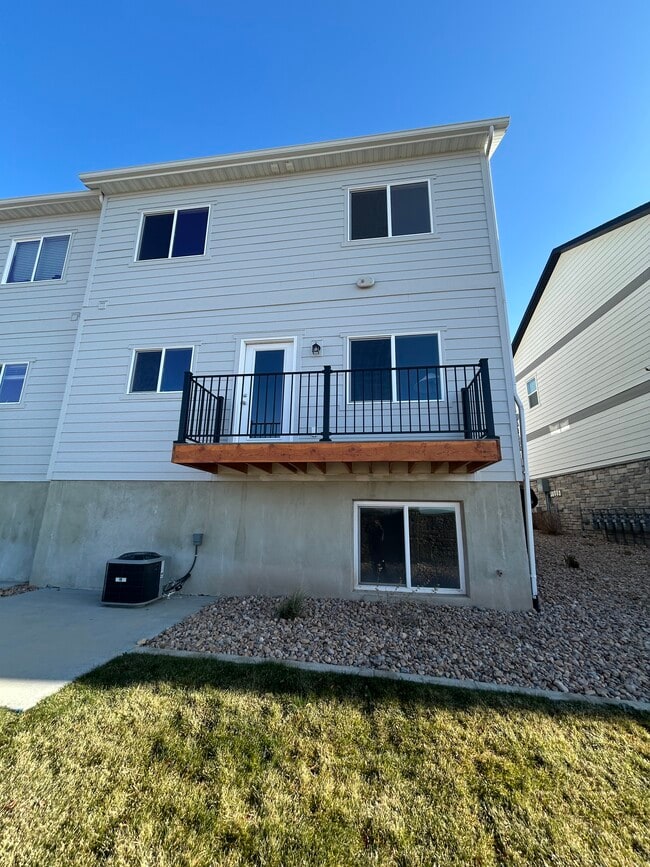 Building Photo - 1563 N 1870 E