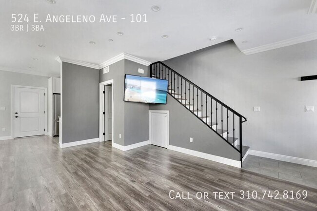 Building Photo - 524 E Angeleno Ave