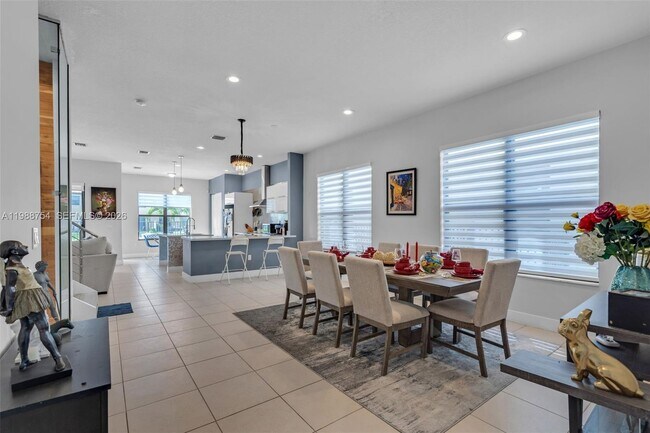 Building Photo - 3332 W 95th Terrace