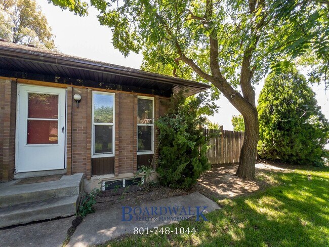 Building Photo - 1781 Lincoln Ln