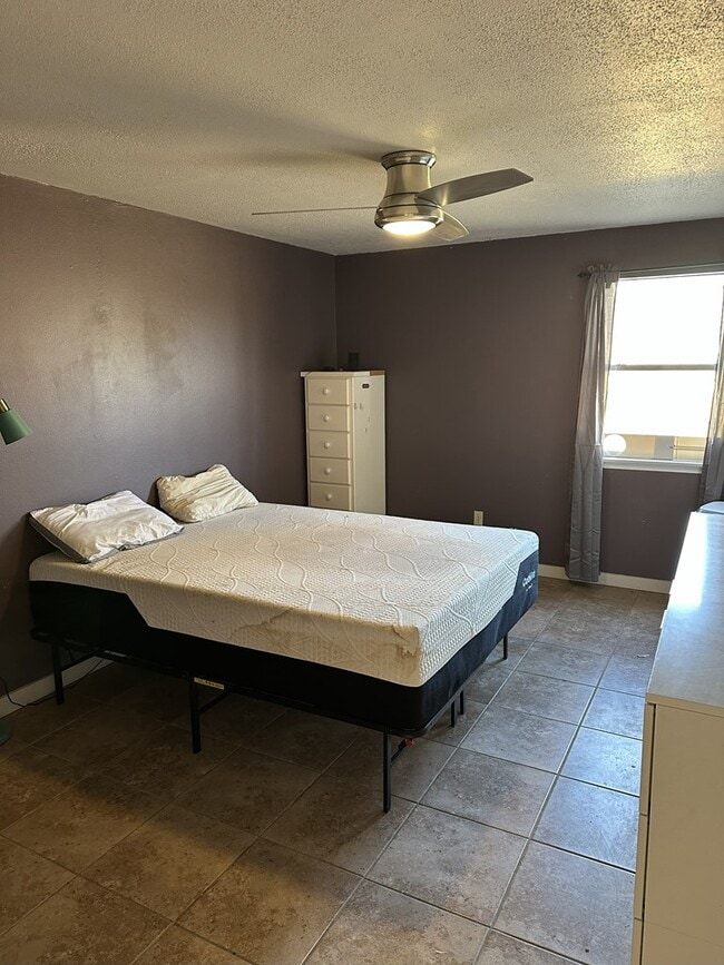 Building Photo - 1104 N 5th St