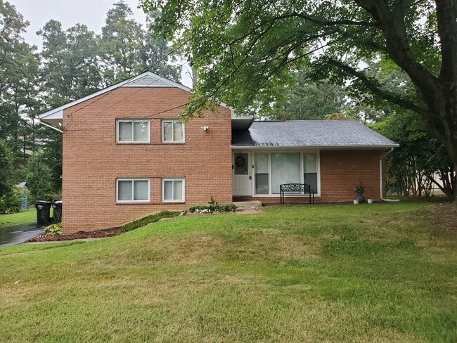 Primary Photo - 7010 Leesville Blvd