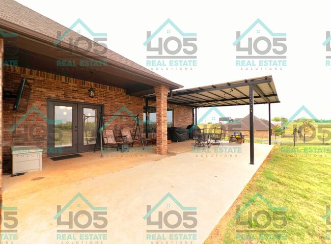 Building Photo - 3 Bedroom/3 Bathroom with bonus space in OKC