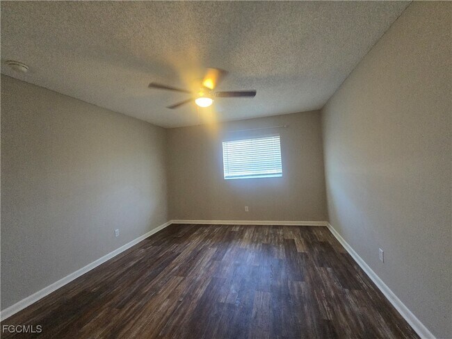 Building Photo - 4910 Viceroy St