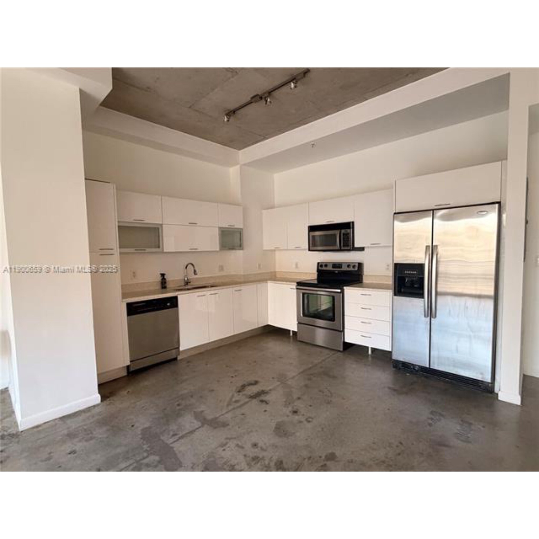 Building Photo - 133 NE 2nd Ave