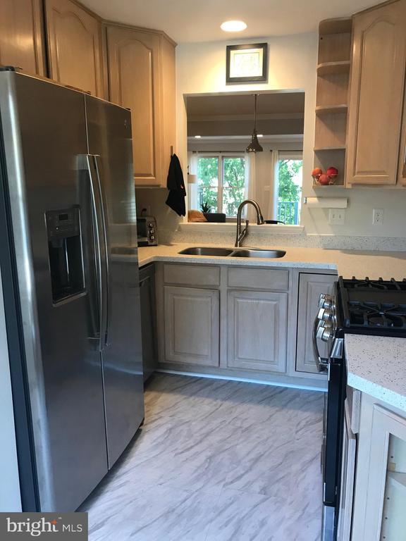 Building Photo - 539 Tschiffely Square Rd