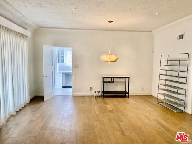 Building Photo - 459 S Holt Ave