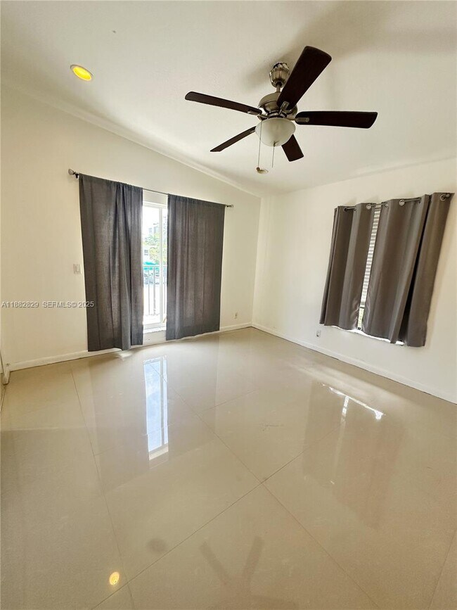 Building Photo - 313 Hendricks Isle