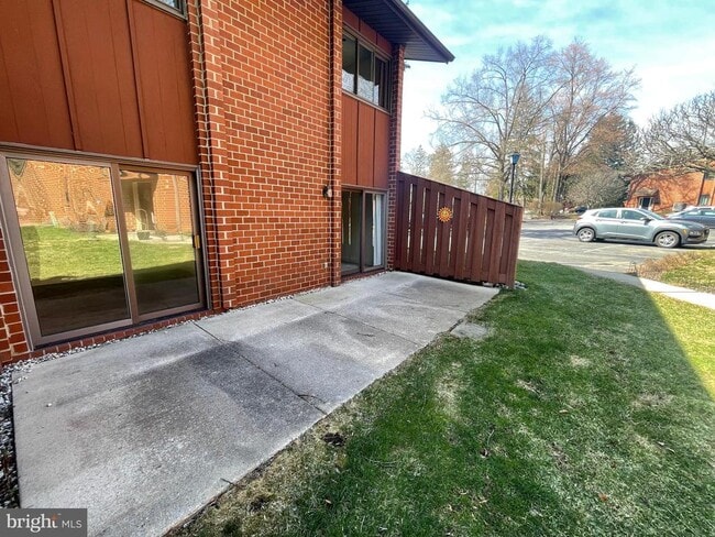 Building Photo - 301 Worthington Dr