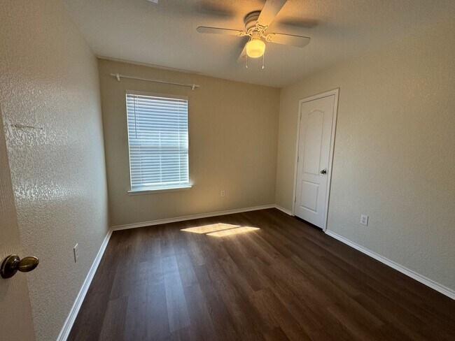 Building Photo - BEAUTIFUL SINGLE STORY HOME  |  CLOSE TO HWY 90 & 1604 | SHOPPING & RESTAURANTS