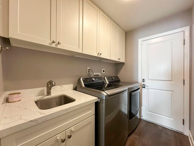 Building Photo - 3700 San Augustine Dr