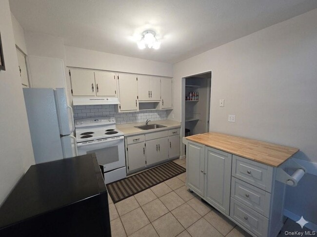 Building Photo - 635 South St