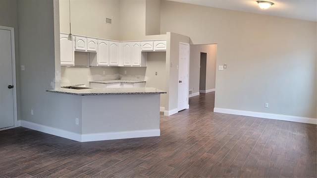 Building Photo - 2030 Oak Creek Ct