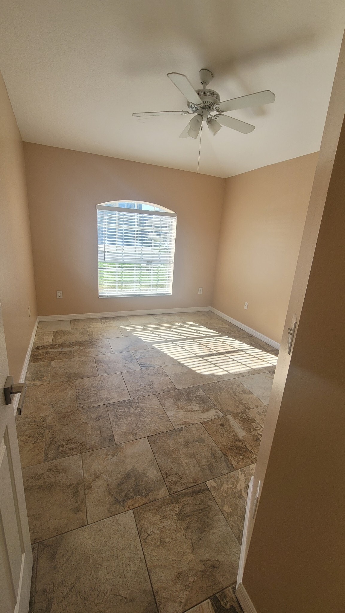 Building Photo - 8241 Crescent Moon Dr