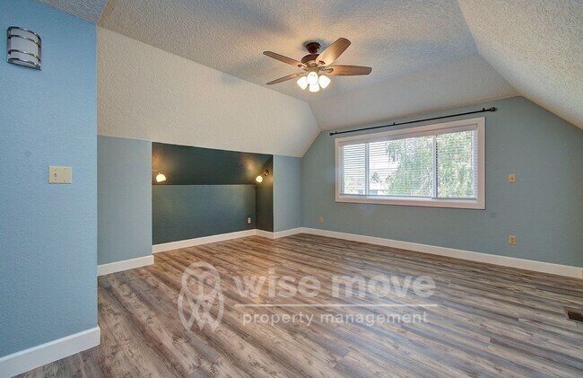 Building Photo - Felida Park- 4 Bedrooms on 1.5 Acres