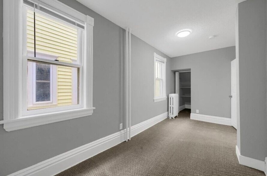 Building Photo - 1055 7th St W