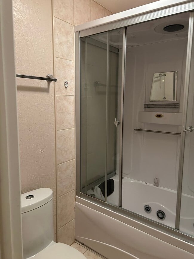 Building Photo - 3 Bedroom Condo with Full Finished Basement for Rent