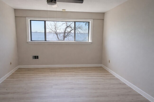 Building Photo - 5315 Bayway Dr