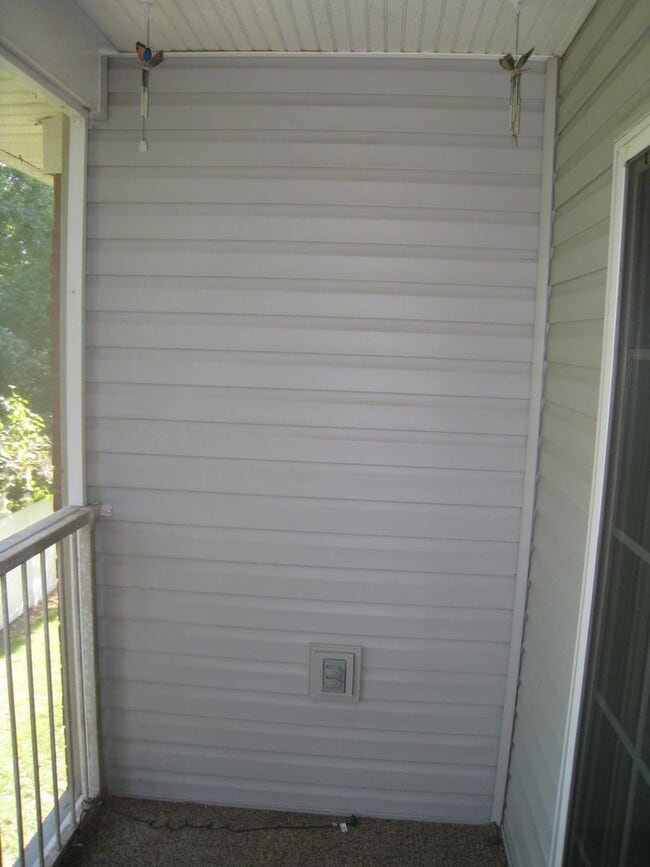 Building Photo - Cozy Condo