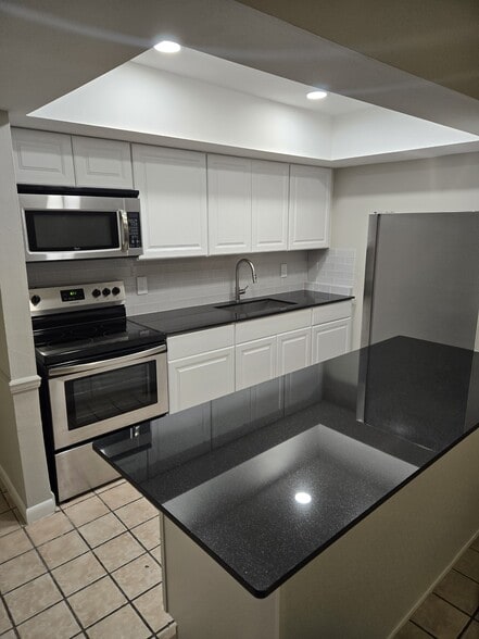 Kitchen - 4271 Kent Ave