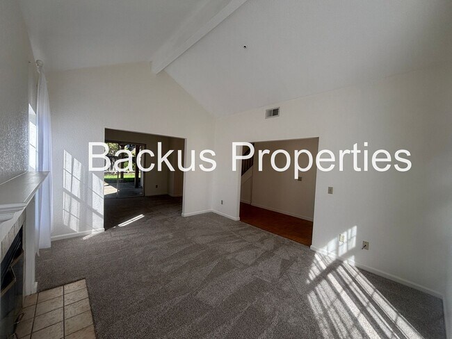 Building Photo - Great two-bedroom home at end of cul-de-sac