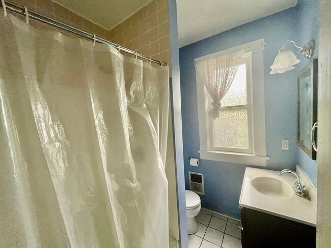 Building Photo - 4 Bed 1-2 Bath- Frick Pittsburgh PA