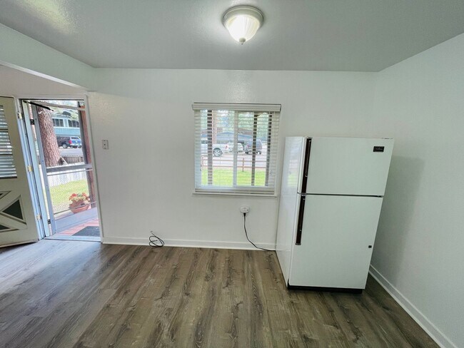 Building Photo - 2301 James Ave