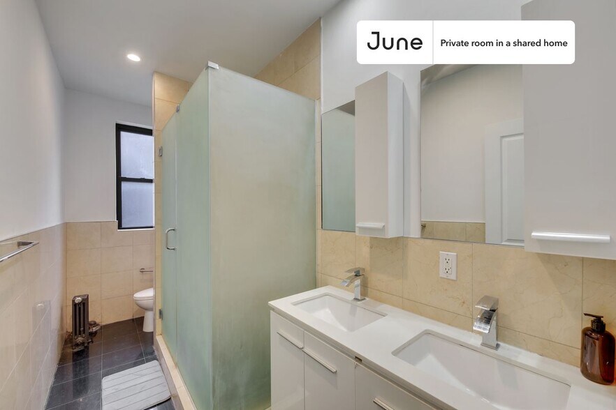 Building Photo - Private bedroom in 4 bed/1 bath Home