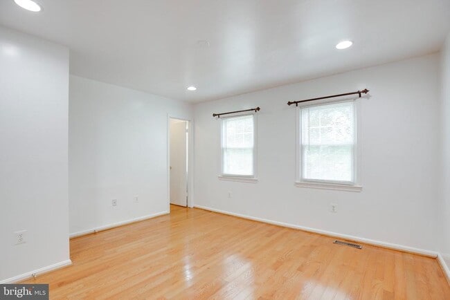 Building Photo - 9414 Packard Way