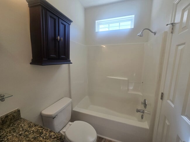 Building Photo - Super Cute Renovated End-Unit Loft Townhome in Arbor Creek!